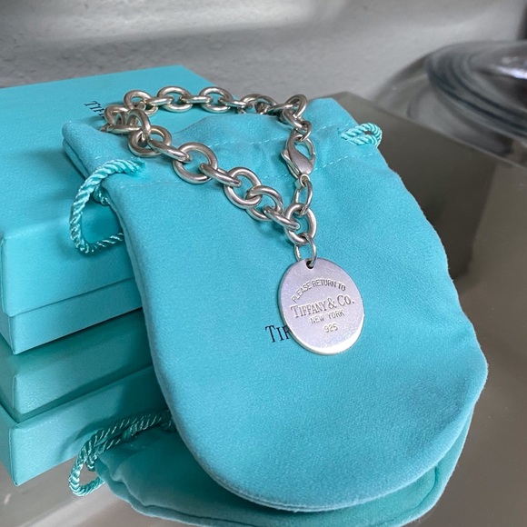 TIFFANY & CO “Return to Tiffany” Round Circle Charm Bracelet in Sterling - Picture 4 of 4
